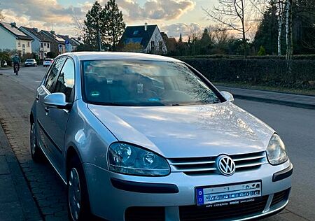 VW Golf Volkswagen 5 / 1.4 L / 2004