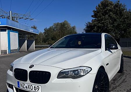 BMW 523i -