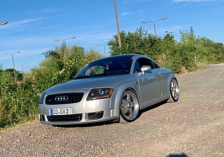 Audi TT Coupe 1.8T quattro 165 kW -