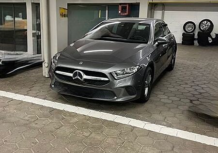 Mercedes-Benz A 200 -