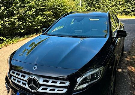 Mercedes-Benz GLA 200 DCT -