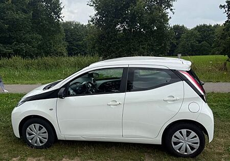 Toyota Aygo (X) Aygo (X) 1,0-l-VVT-i x-play Team Deutschland...