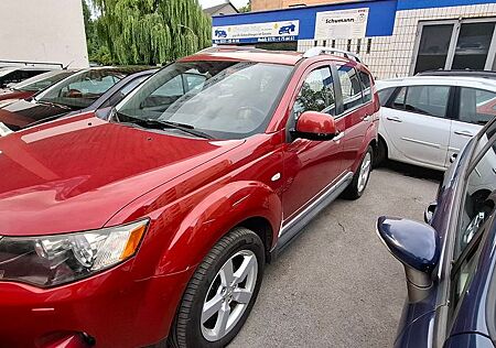 Mitsubishi Outlander 2.4 Inform*Allrad*Automatik*