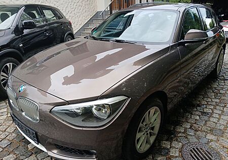 BMW 118i Urban Line KLIMAAUTOMATIK+PDC+TEILLEDER