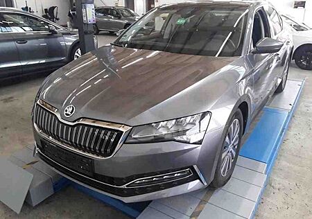 Skoda Superb Ambition iV 1.4 TSI StandHZG Panodach Nav
