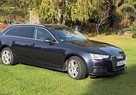Audi A4 2.0 TDI 140kW - dunkelblau