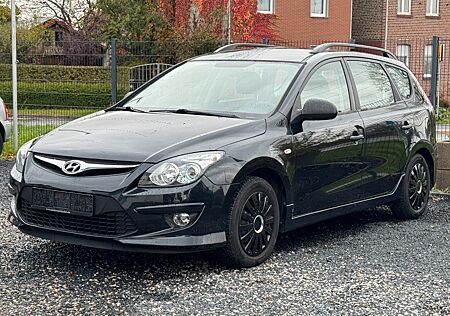 Hyundai i30 gebraucht kaufen Hyundai i30 cw FIFA WM Edition Klima TÜV 07.27
