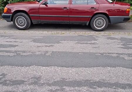 Mercedes-Benz E 230