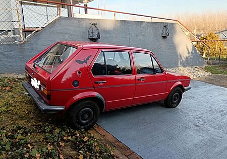 VW Golf Volkswagen aus 82 ist zu verkaufen! Rarität!