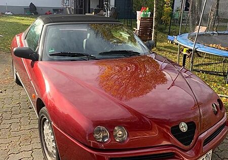 Alfa Romeo Spider 2.0 T.Spark 916 Rot Schwarz Spyder