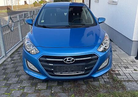 Hyundai i30 blue 1.6 CRDi 81kW Classic Classic
