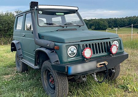 Suzuki SJ Samurai | Winch, Raptorlack, Ironman-Fahrwerk