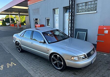Audi A8 4.2 quattro tiptronic -