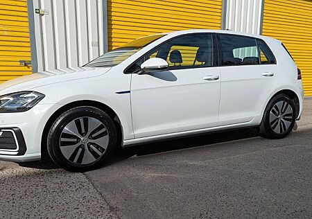 VW Golf Volkswagen 1.4 TSI DSG GTE 2.Hand // STHZ mit FB//LED