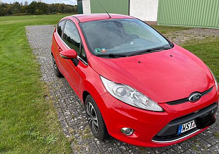 Ford Fiesta 1,25 60kW Titanium tadelloser Zustand