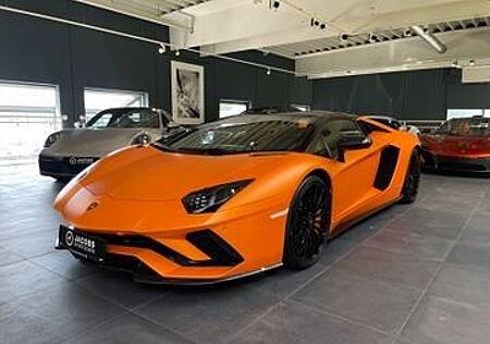 Lamborghini Aventador S Roadster Voll-Carbon Ad Personam