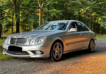 Mercedes-Benz E 350 AVANTGARDE AMG Paket/ 8-Fach AMG Felgen