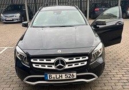 Mercedes-Benz GLA 180 - Carplay - Panorama Dach