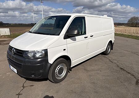 VW T5 Transporter Volkswagen T5 | isoliert | perfekte Camper-Ausbau Basis