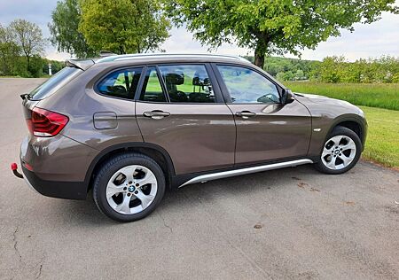 BMW X1 xDrive18d -Xenon, AHK, Navi