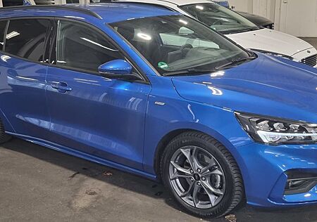 Ford Focus 1,0 EcoBoost Hybrid 92kW ST-Line Turni...