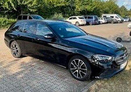 Mercedes-Benz E 220 d T Autom. -