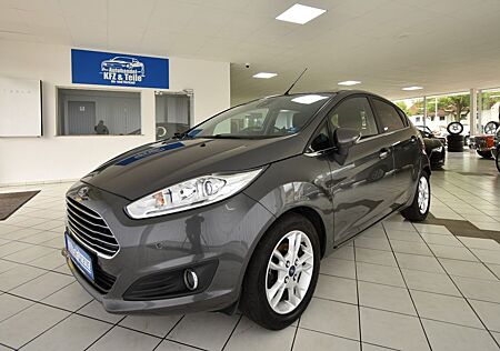 Ford Fiesta Titanium 8 x Räder Navi Winterpaket Klima
