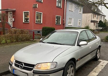 Opel Omega 2.0 16V CD