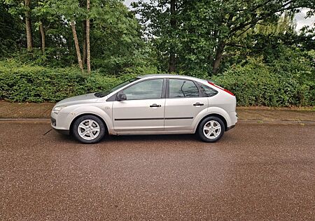 Ford Focus 1,6 L Tüv neu, Garantie, top Zustand