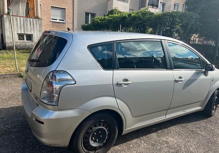 Toyota Corolla Verso 2.2-l-D-4D - 136PS Familienauto