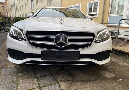 Mercedes-Benz E 220 d T Autom. - Service NEU