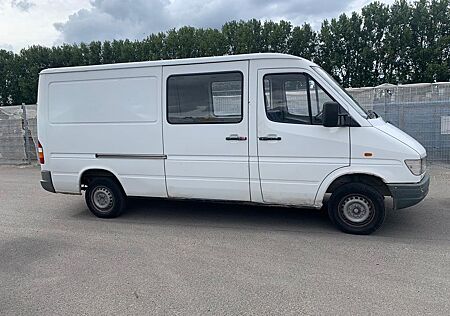 Mercedes-Benz Sprinter 208 lang
