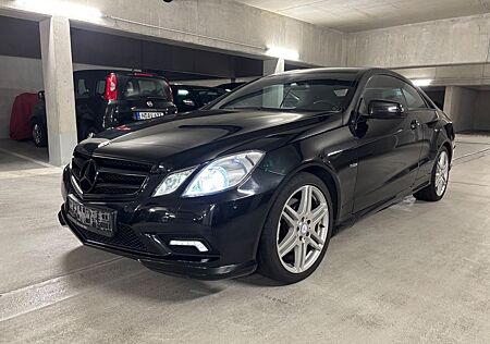 Mercedes-Benz E 250 Coupé CGI BlueEFFICIENCY ELEGANC...