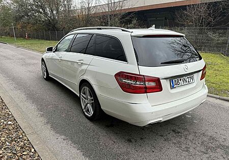 Mercedes-Benz E 300 CDI T BlueEFFICIENCY -