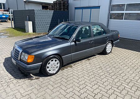 Mercedes-Benz E 230