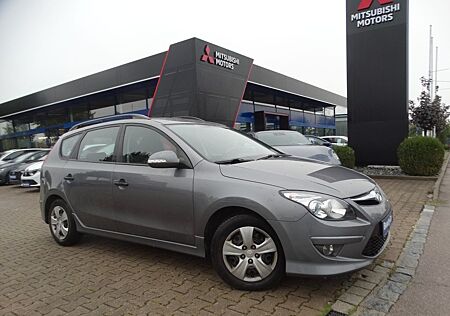 Hyundai i30 i30cw 1.6 CRDi 6-Gang 90 PS FIFA *SHZ*Klima