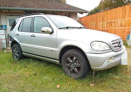Mercedes-Benz ML 400 CDI V8 AWD, AHK, el. Sitze, SHZ, Leder