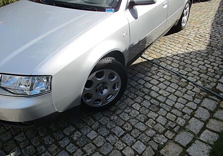 Audi A6 2.4 -