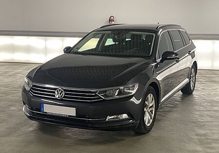 VW Passat Volkswagen Comfortline 2.0 TDI ACC NAVI PDC SHZ