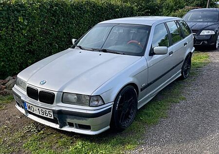 BMW 318i touring