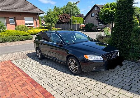 Volvo V70 D3 Momentum Geartronic Dachbox 8x Bereif.