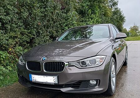 BMW 320i F30 | 184 PS | Automatik | Xenon | Navi