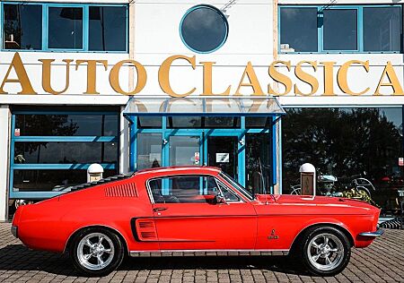 Ford Mustang Fastback 5.0 V8 Restomod