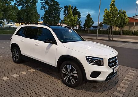 Mercedes-Benz GLB 220 d progressive Ambiente Panoramadach Navi