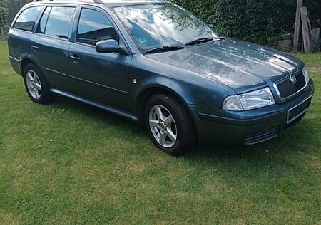 Skoda Octavia Combi 1.6 -