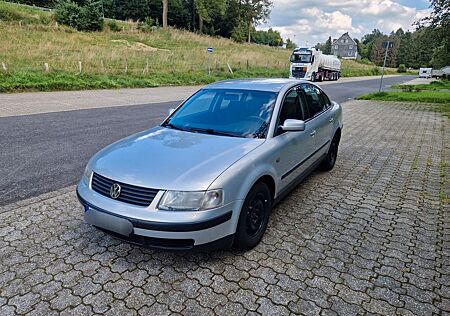 VW Passat Volkswagen 1.6 Basis