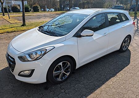 Hyundai i30 blue 1.4 YES! Gold YES! Gold