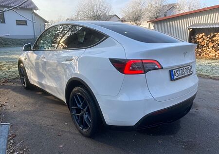 Tesla Model Y Long Range LR Dual Motor AWD nur 9000 km