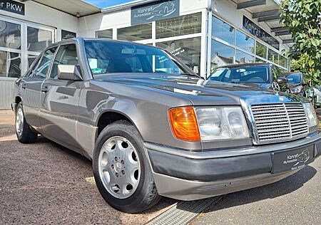 Mercedes-Benz E 220 Lim~1-Hand~Scheckheft