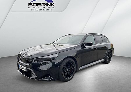 BMW M5 Touring Hybrid M Driver's Pack AHK Pano B&W